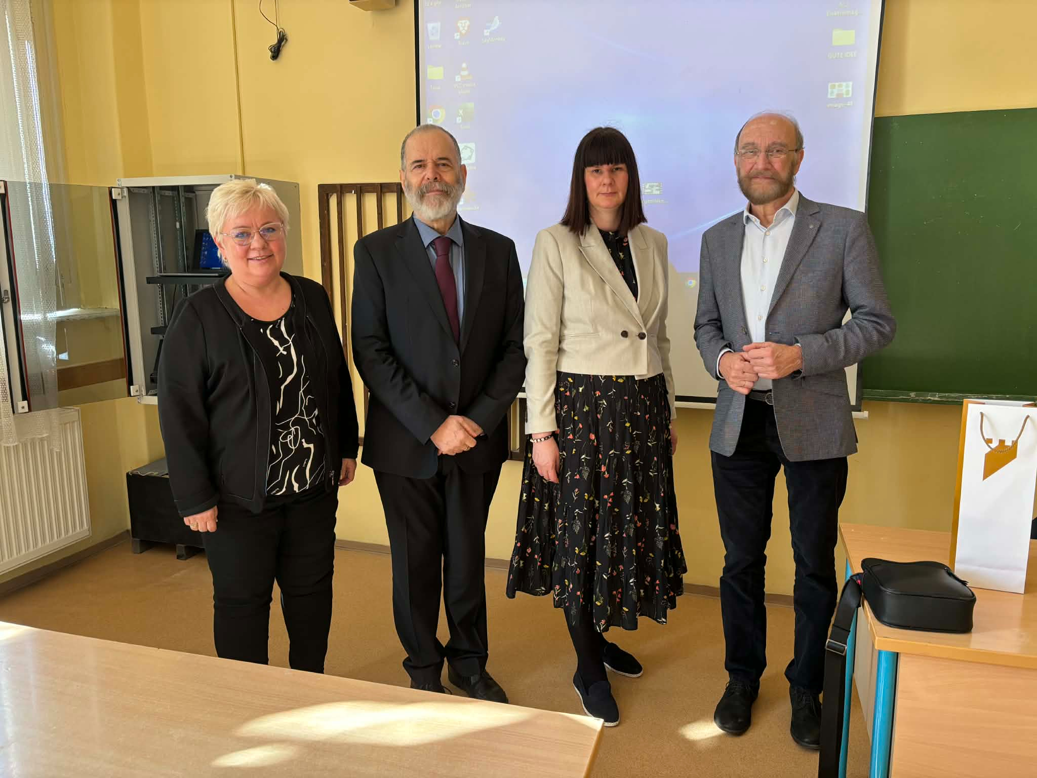 Iskolánkban járt Dr. Prószéky Gábor –  nyelvész és programtervező matematikus, a magyarországi nyelvtechnológia és számítógépes nyelvészet egyik legmeghatározóbb alakja