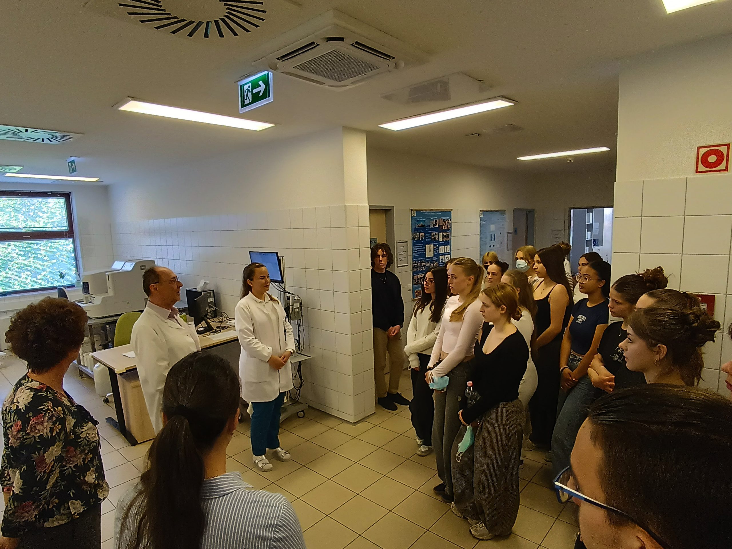 Látogatás az Egri Markhot Ferenc Kórházban az NTA diákjaival